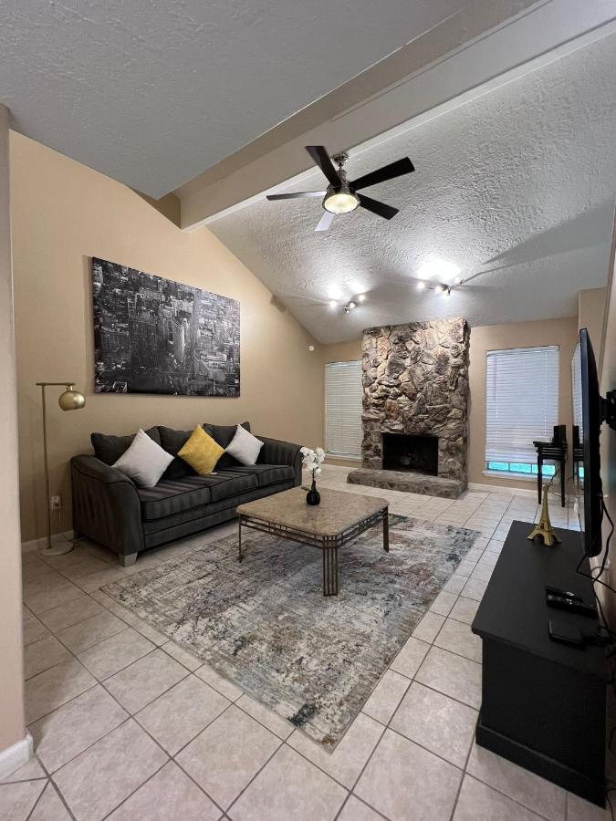 Centrally Located Houston Retreat! Sleeps 8, 10 Min To Downtown, Free Parking Exterior photo