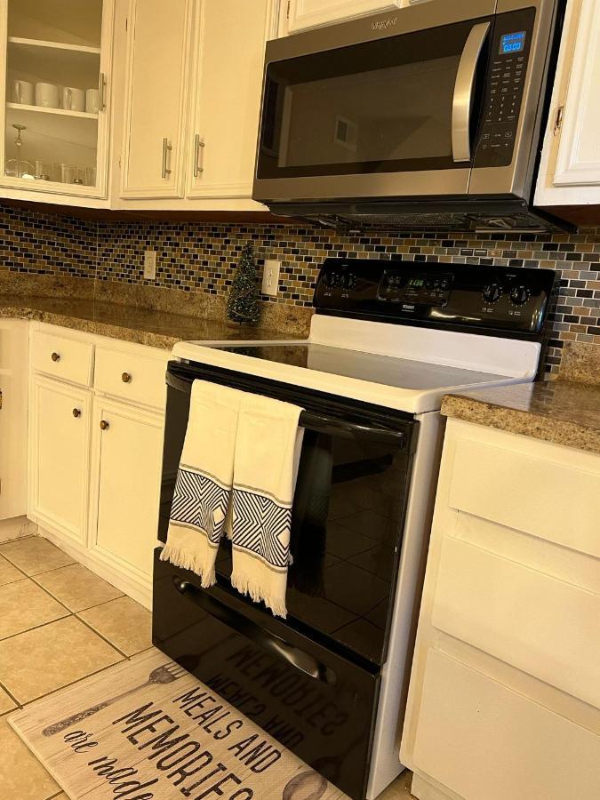 Centrally Located Houston Retreat! Sleeps 8, 10 Min To Downtown, Free Parking Exterior photo